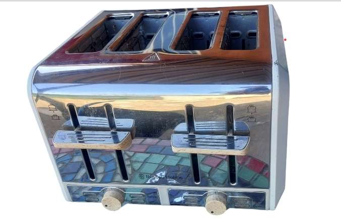 LIKE NEW USED A FEW TIMES RUSSEL HOBBS 4 SLICE STAINLESS STEEL TOASTER