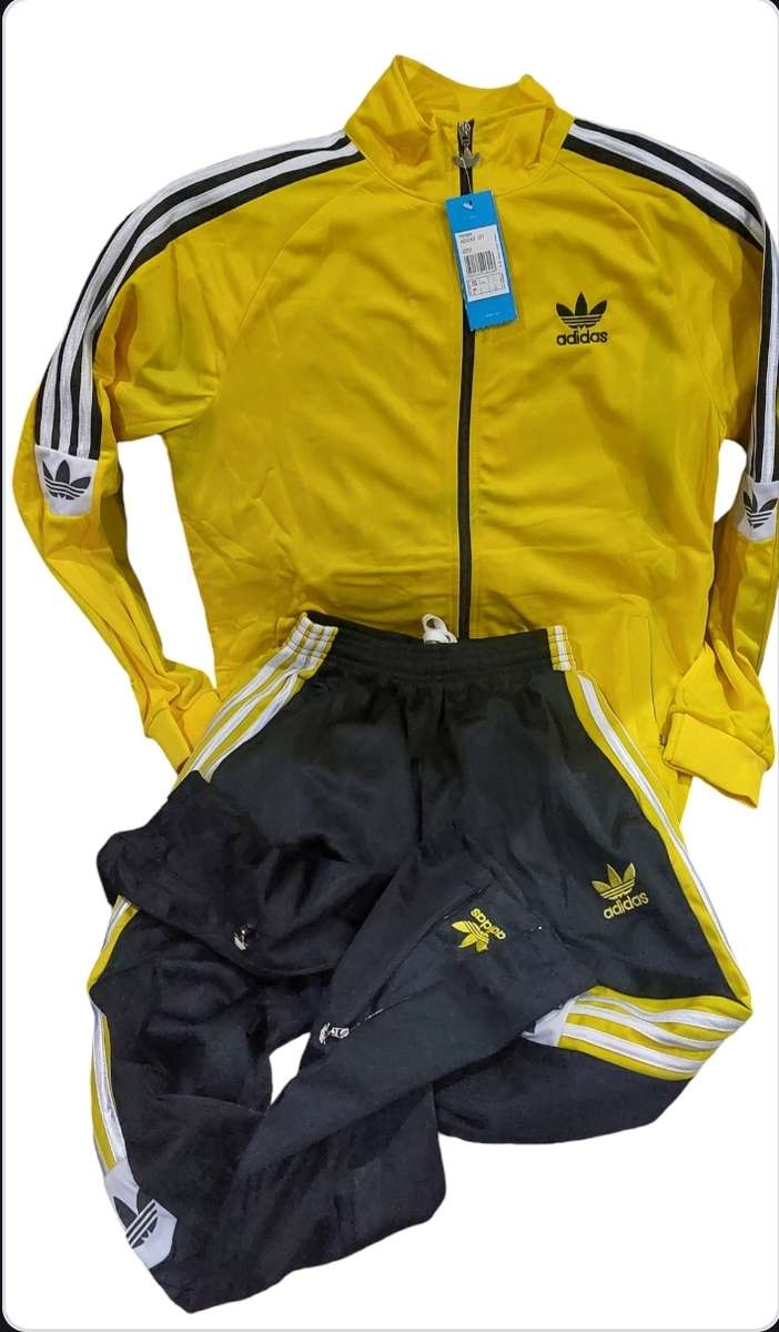 UNWANTED GIFT ADDIDAS TRACKSUIT SIZE MEDIUM