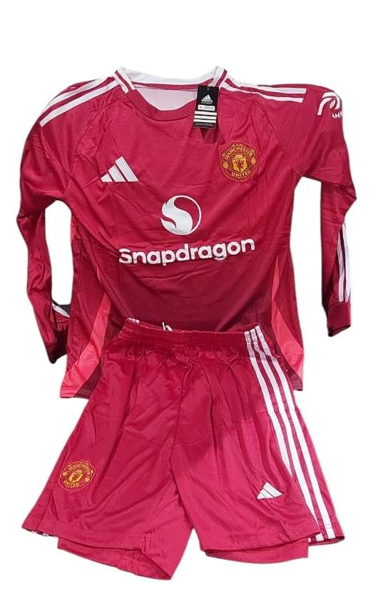 UNWANTED GIFT MAN UNITED SOCCER TOP AND BOTTOM SIZE MEDIUM