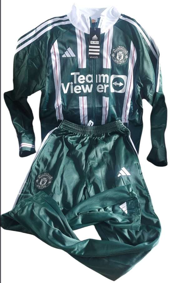 UNWANTED GIFT MAN UNITED SOCCER TRACKSUIT SIZE MEDIUM