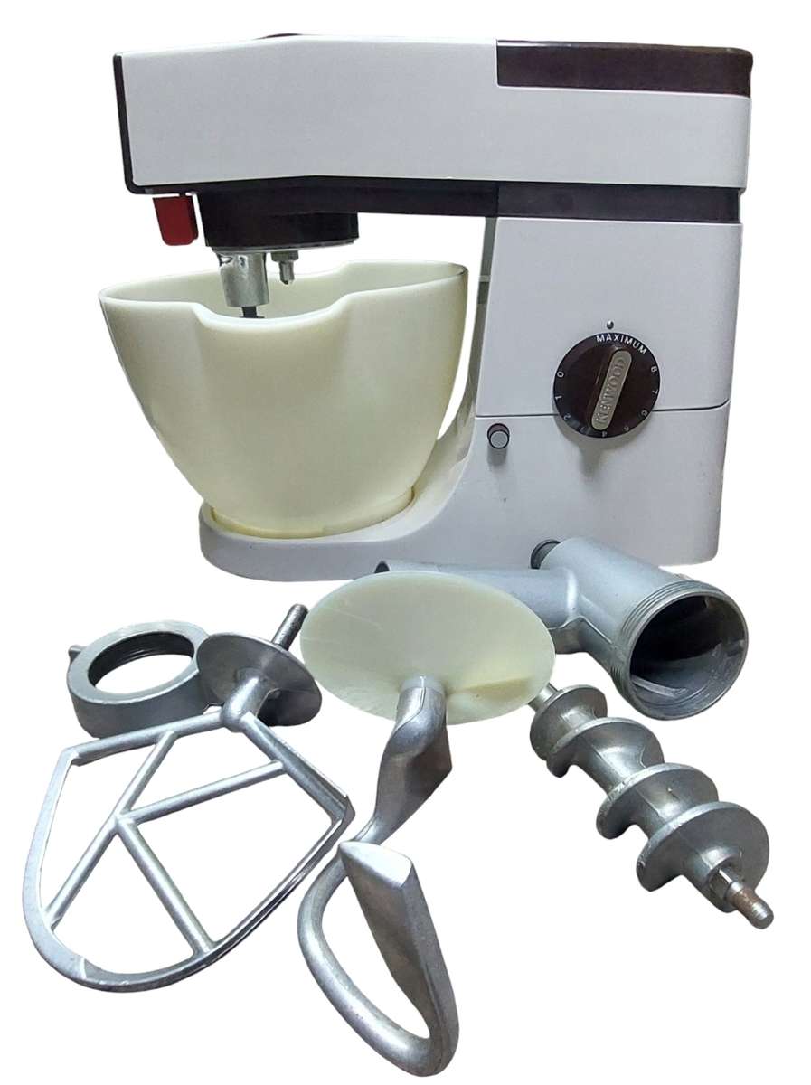 ULTRA RARE KENWOOD CHEF WITH ATTACHMENTS MODEL A901 READ DISCRIPTION