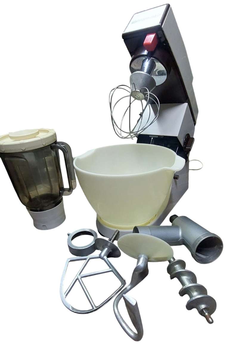 ULTRA RARE KENWOOD CHEF WITH ATTACHMENTS MODEL A901 READ DISCRIPTION