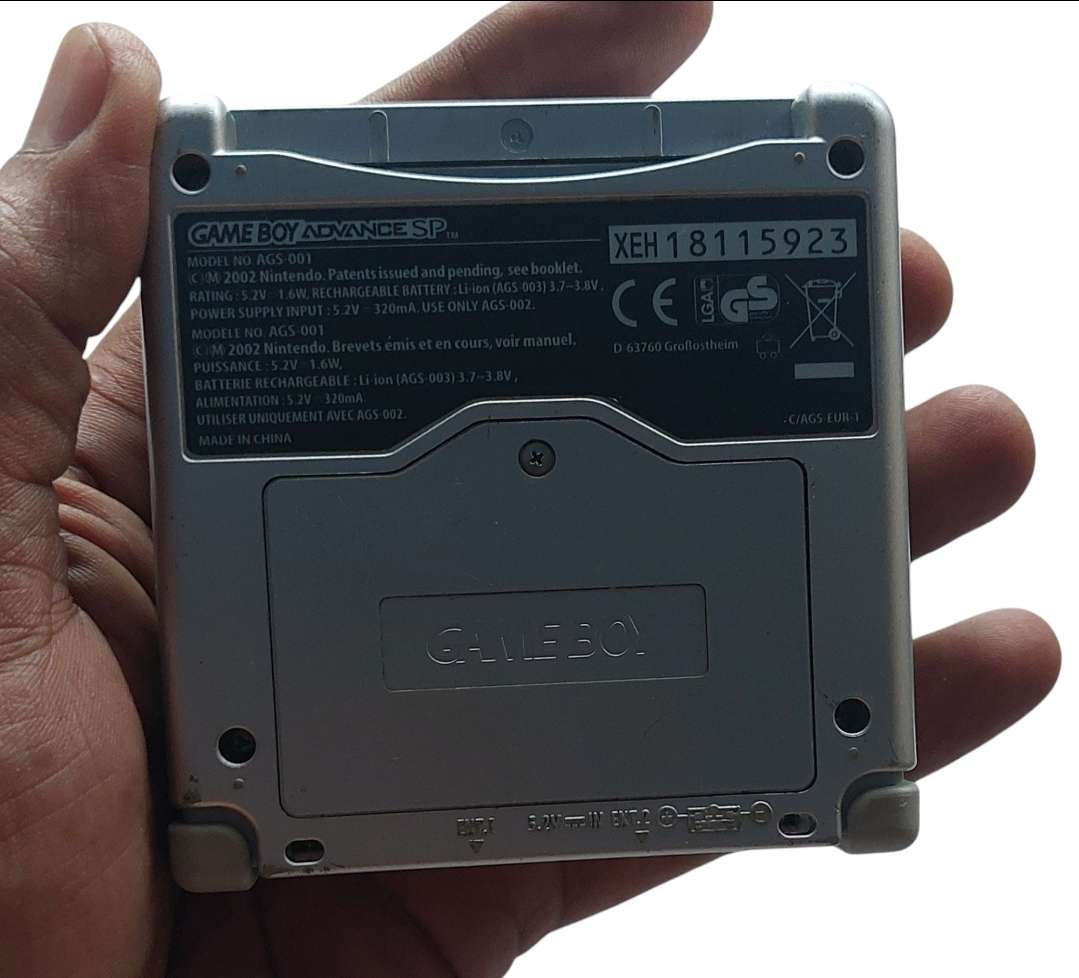 NINTENO GAMEBOY SP ADVANCE AGS001