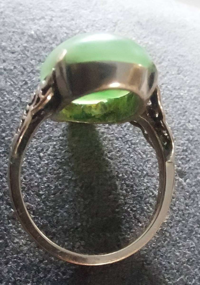 Vintage 9ct gold jadite stone ring