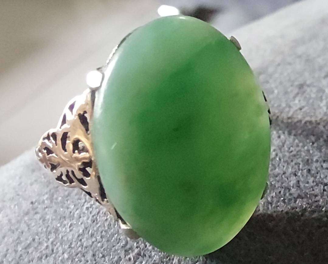 Vintage 9ct gold jadite stone ring