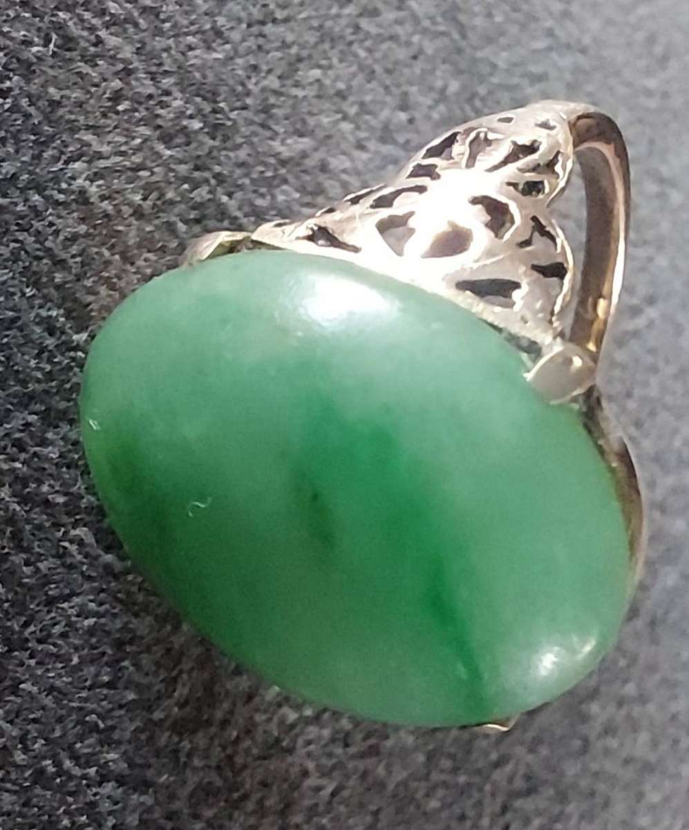 Vintage 9ct gold jadite stone ring