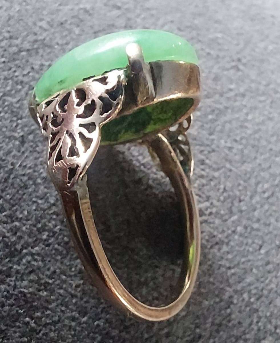 Vintage 9ct gold jadite stone ring