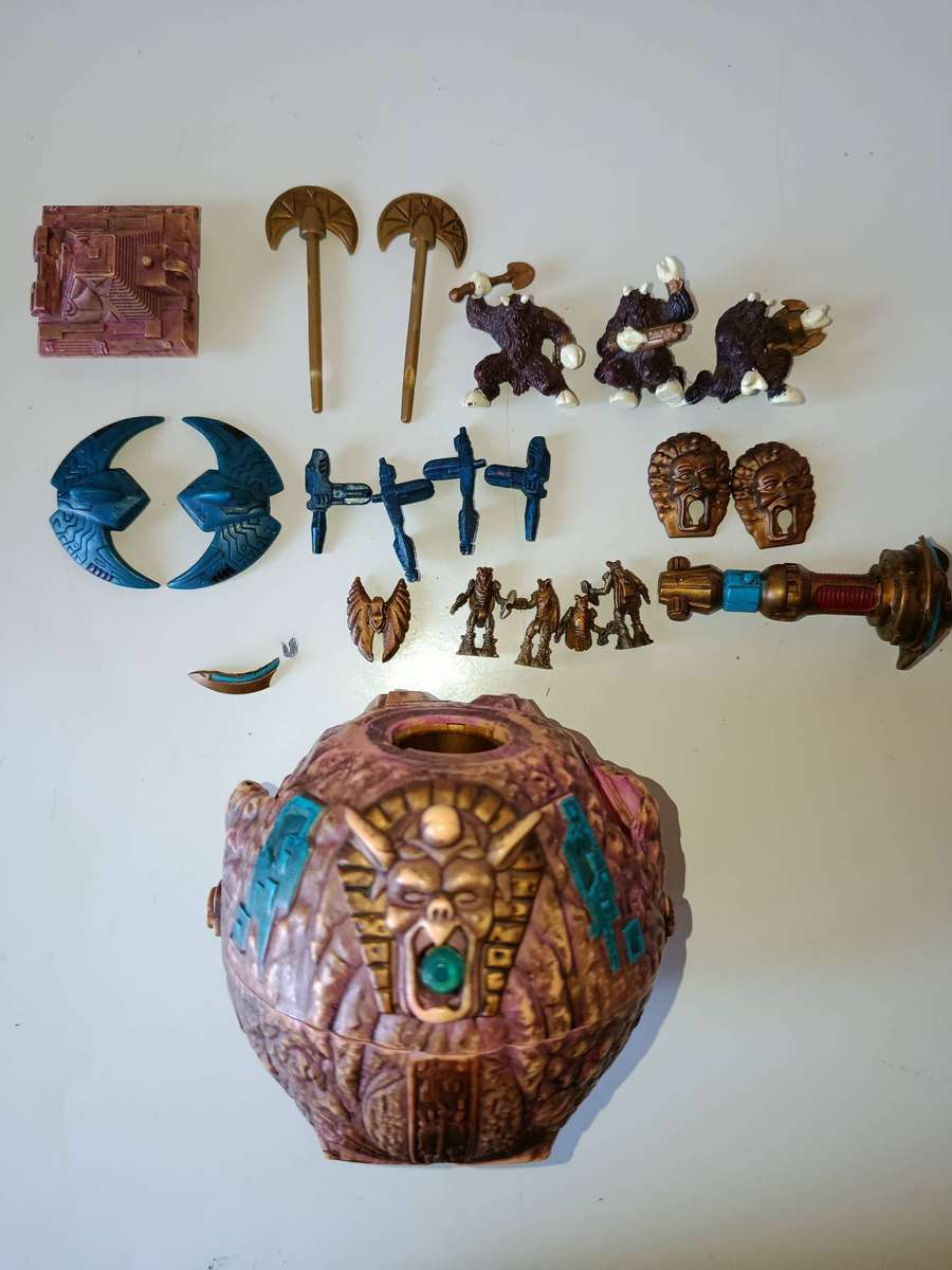 War Planets Heroic Planet Roc Playset Trendmasters 1997