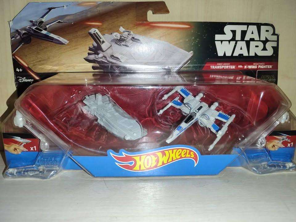 Hot Wheels Star Wars Transporter Vs X-Wing Fighter (Star Wars The Force Awakens)