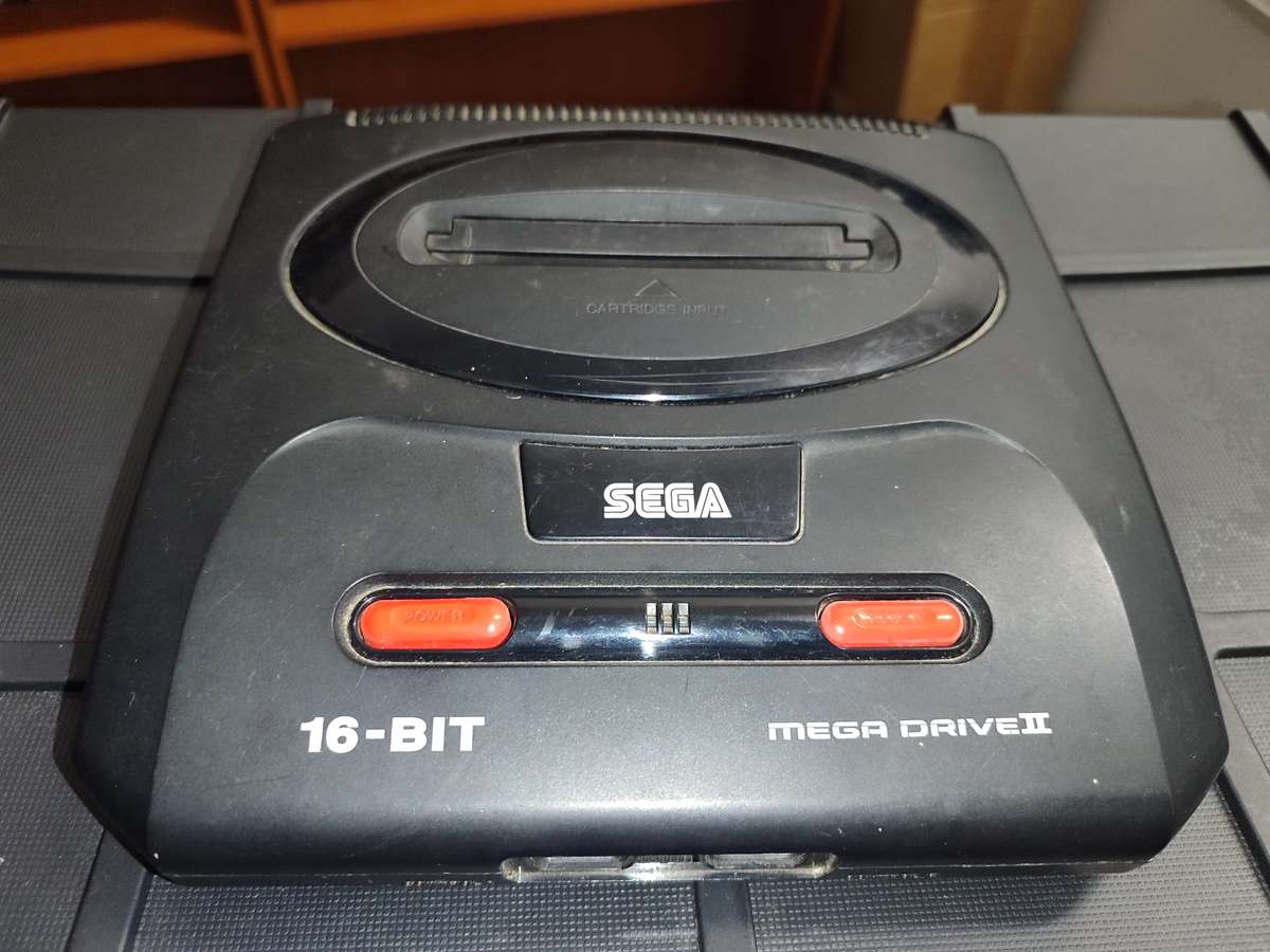 Sega Mega Drive II to be repaired / spares