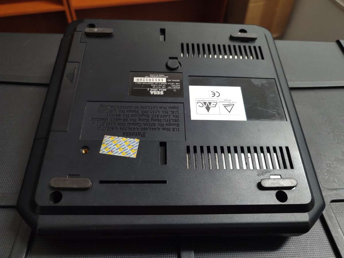 Sega Mega Drive II to be repaired / spares
