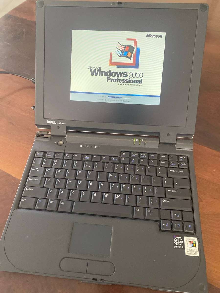 Vintage Dell Latitude CS 400XT laptop in working condition