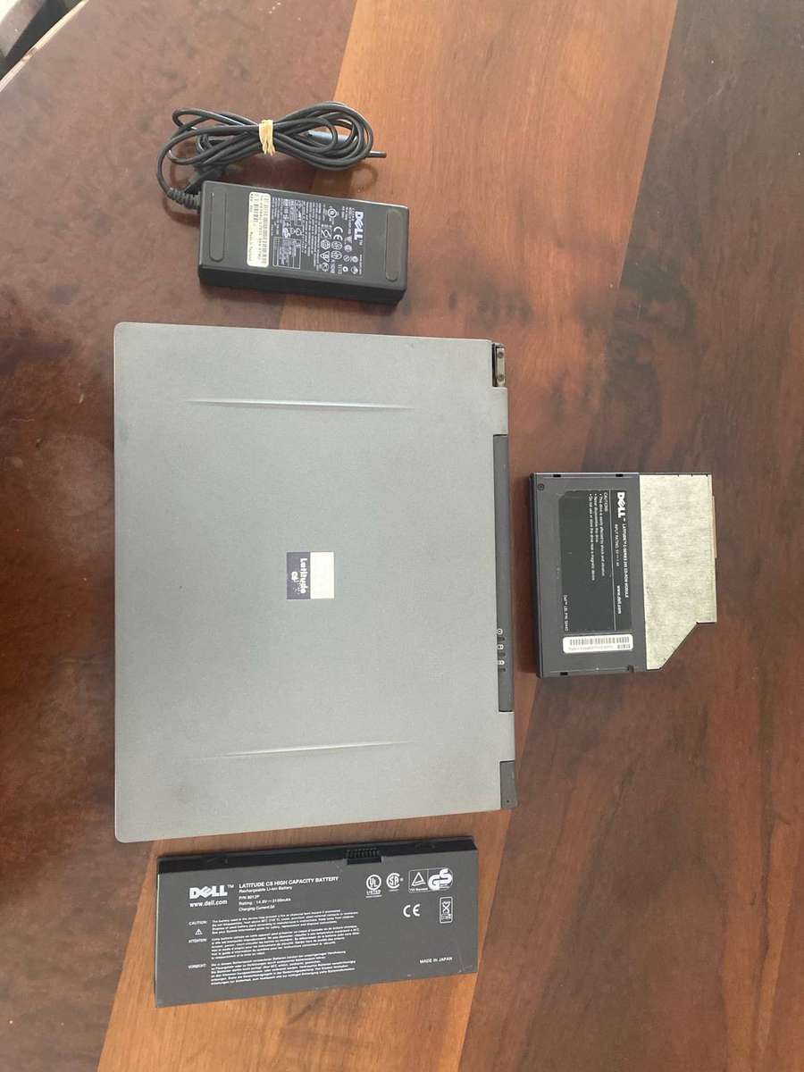 Vintage Dell Latitude CS 400XT laptop in working condition
