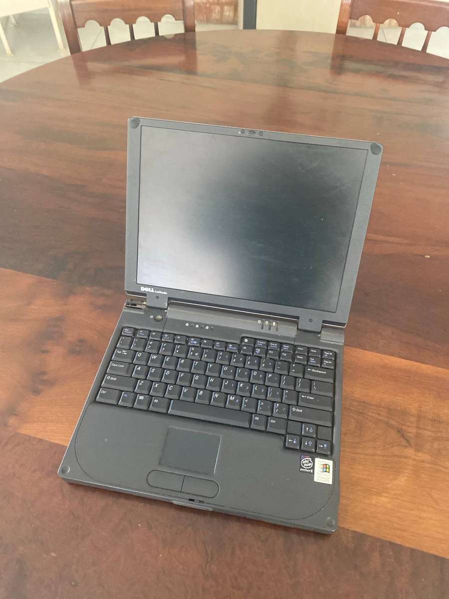 Vintage Dell Latitude CS 400XT laptop in working condition