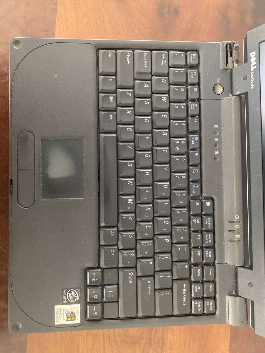 Vintage Dell Latitude CS 400XT laptop in working condition