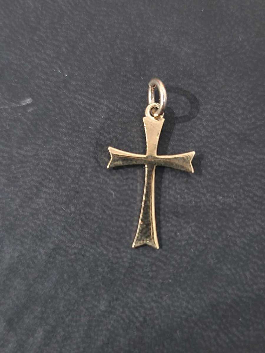 9ct YELLOW GOLD CROSS