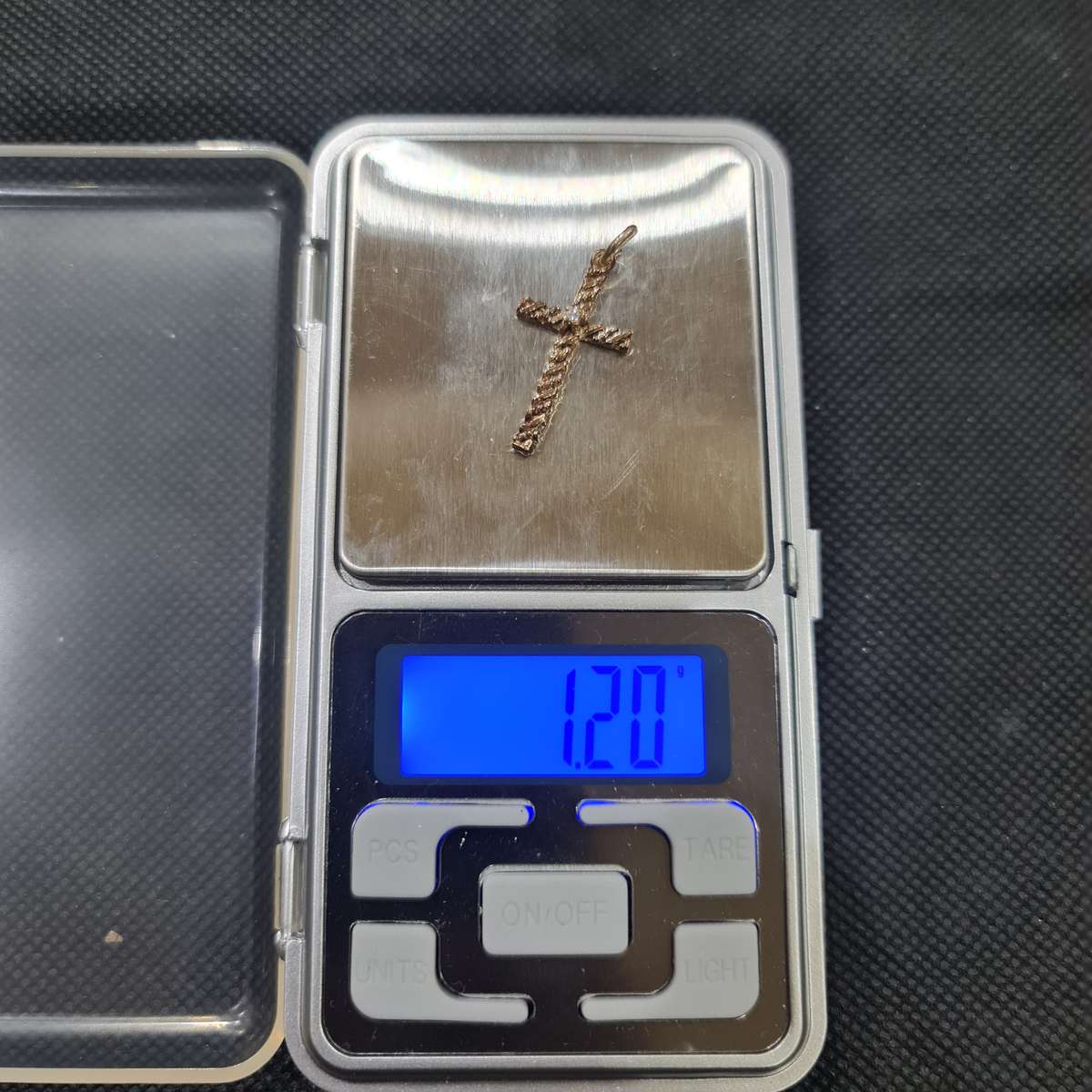 9CT YELLOW GOLD CROSS WITH CZ STONE