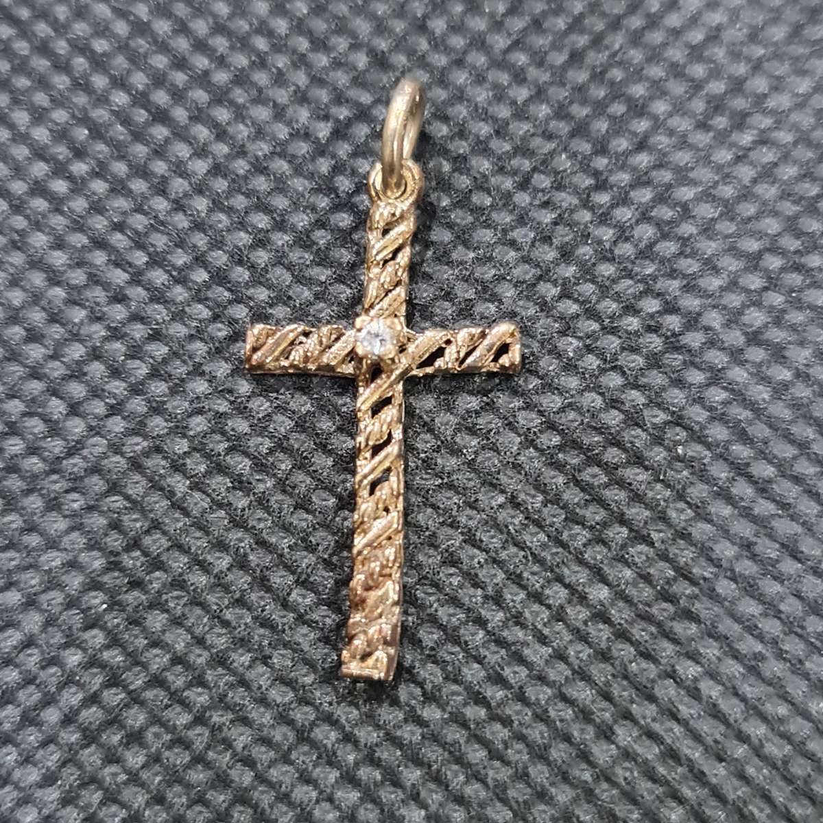 9CT YELLOW GOLD CROSS WITH CZ STONE