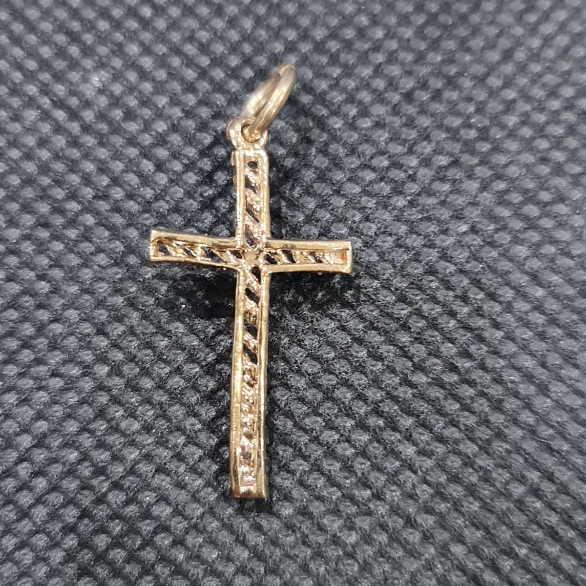9CT YELLOW GOLD CROSS WITH CZ STONE