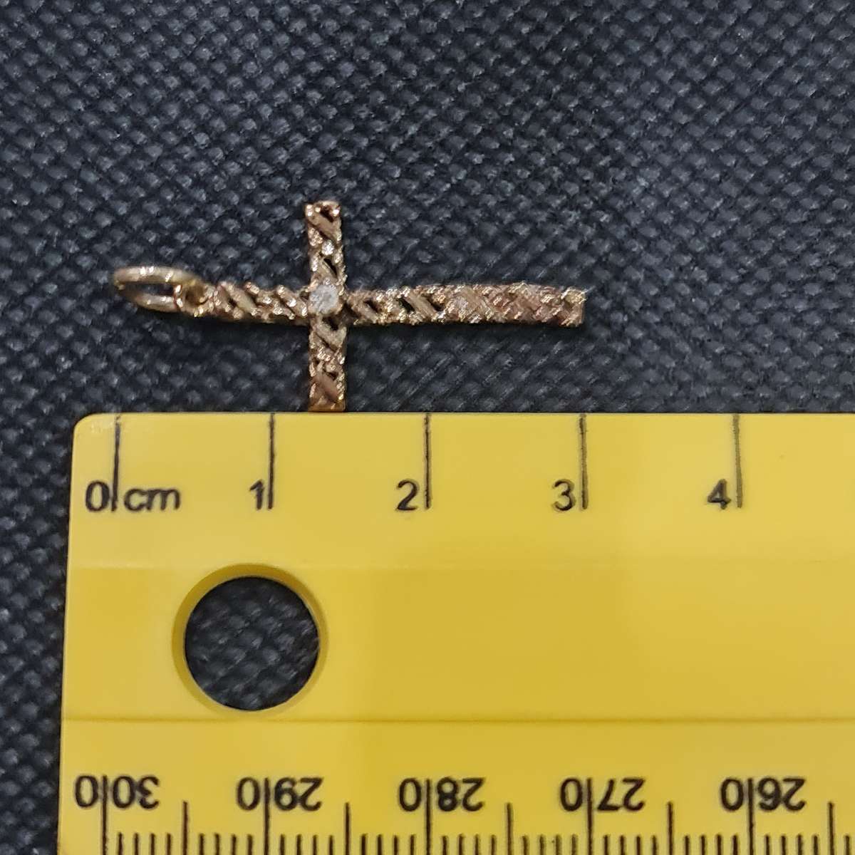 9CT YELLOW GOLD CROSS WITH CZ STONE