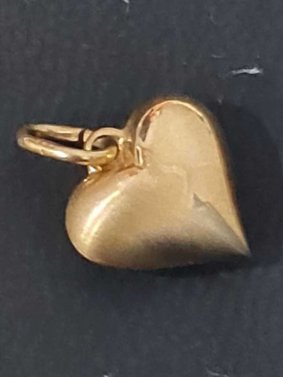 9ct GOLD HEART (TO FIT A CHARM BRACELET)