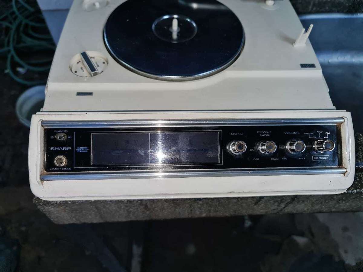 VINTAGE SHARP TURNTABLE