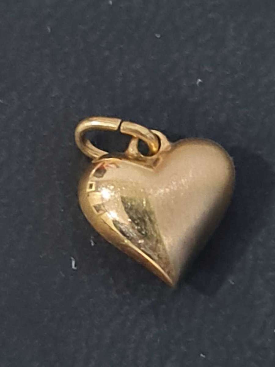 9ct GOLD HEART (TO FIT A CHARM BRACELET)