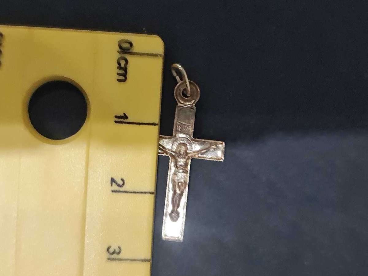 9CT YELLOW GOLD CROSS