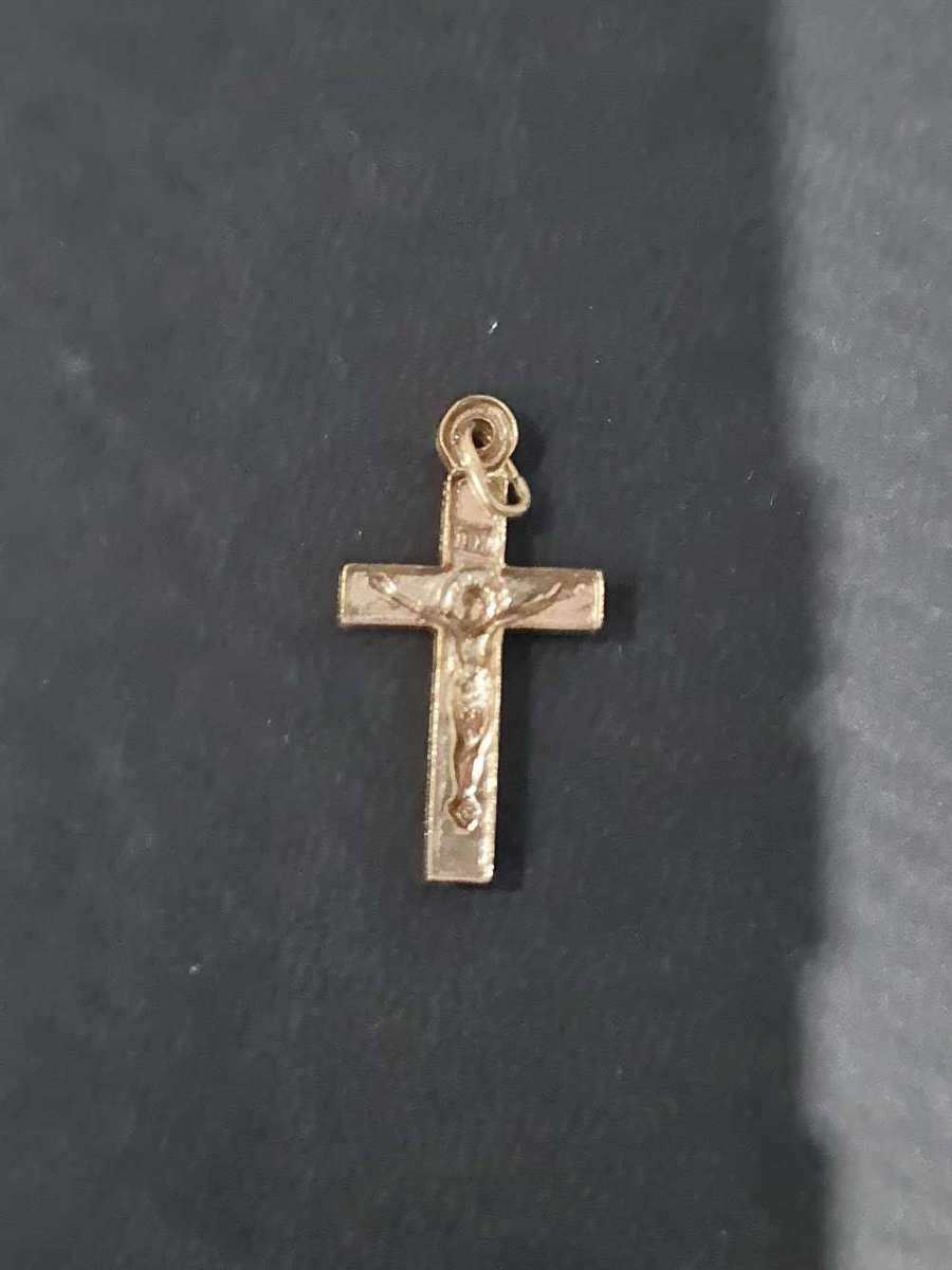 9CT YELLOW GOLD CROSS