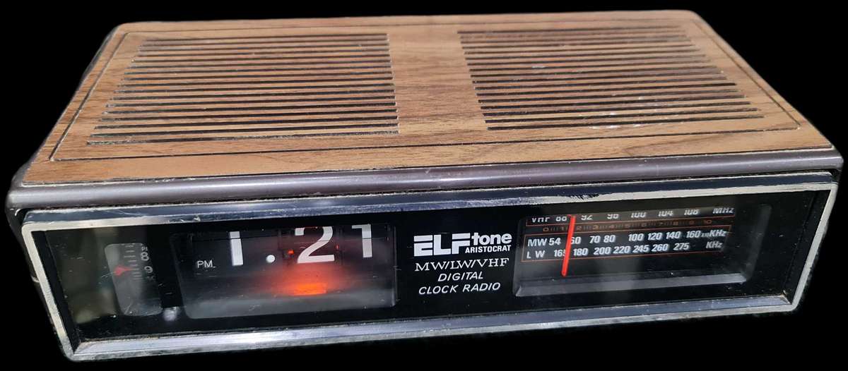 VINTAGE ALARM CLICK RADIO
