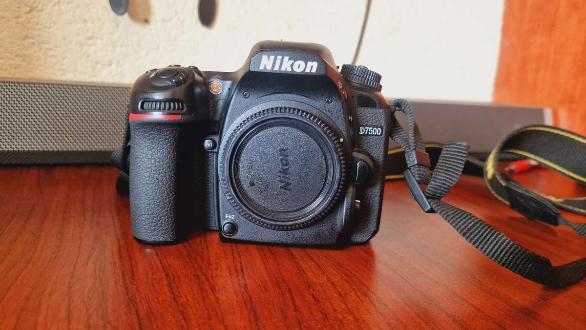 Nikon D7500 DSLR body only