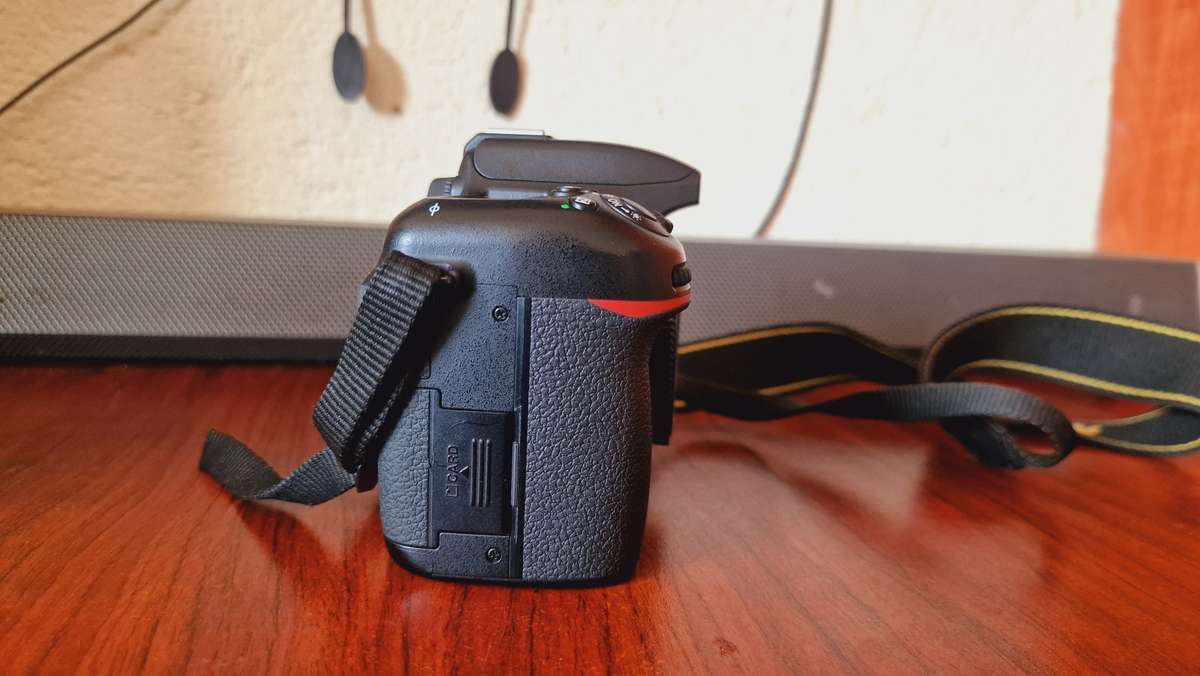 Nikon D7500 DSLR body only