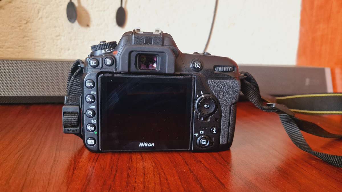 Nikon D7500 DSLR body only