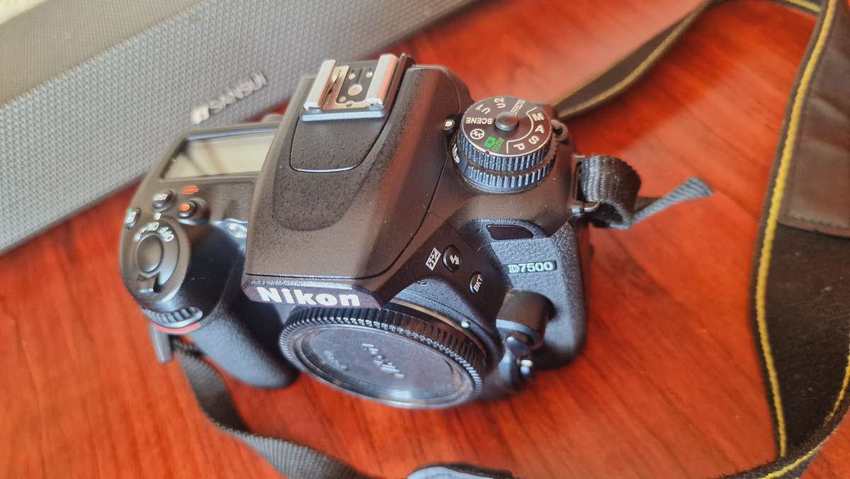 Nikon D7500 DSLR body only