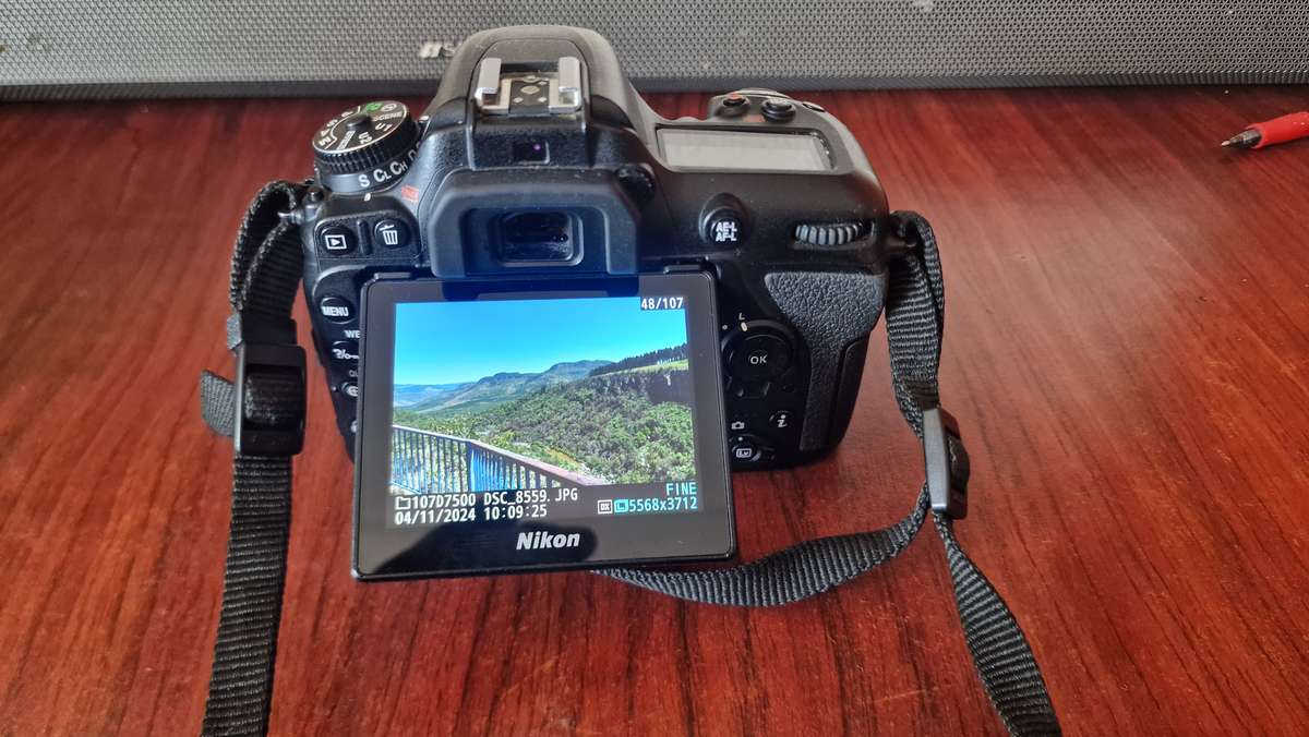 Nikon D7500 DSLR body only