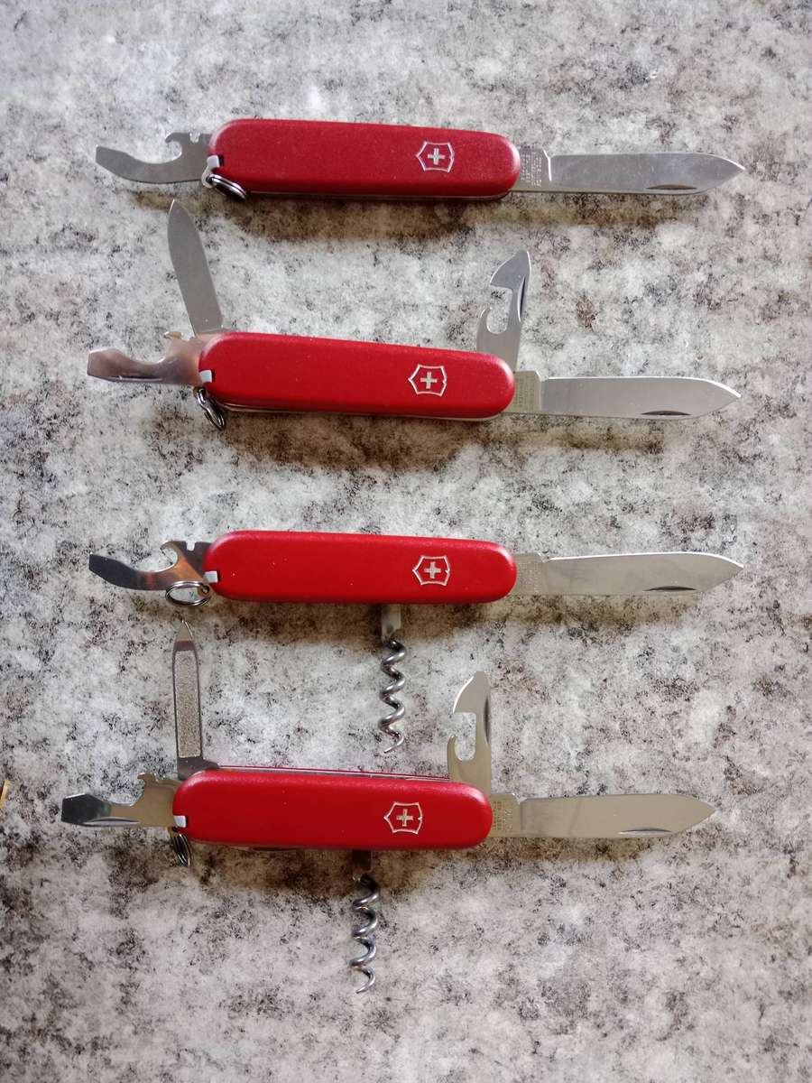 Victorinox pocket knifes X4