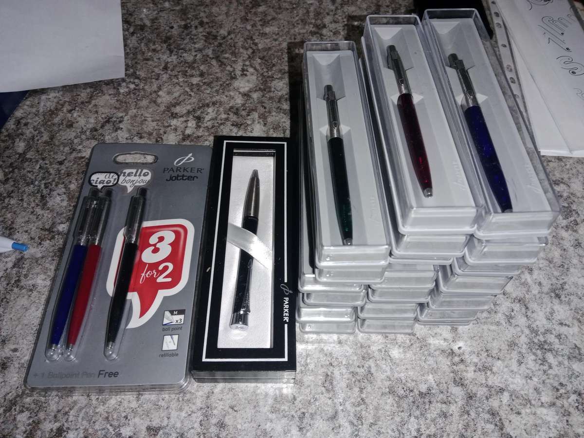 23 PARKER PENS