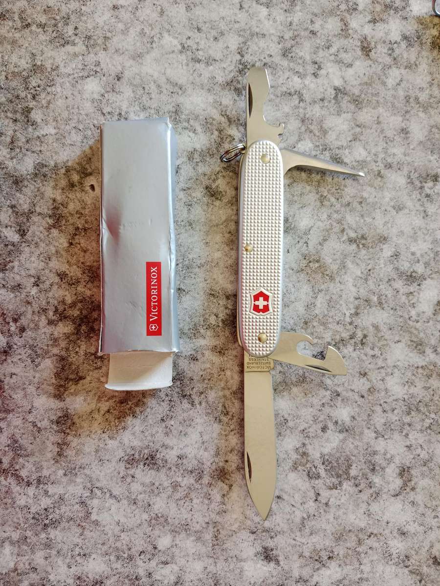 Victorinox Pioneer