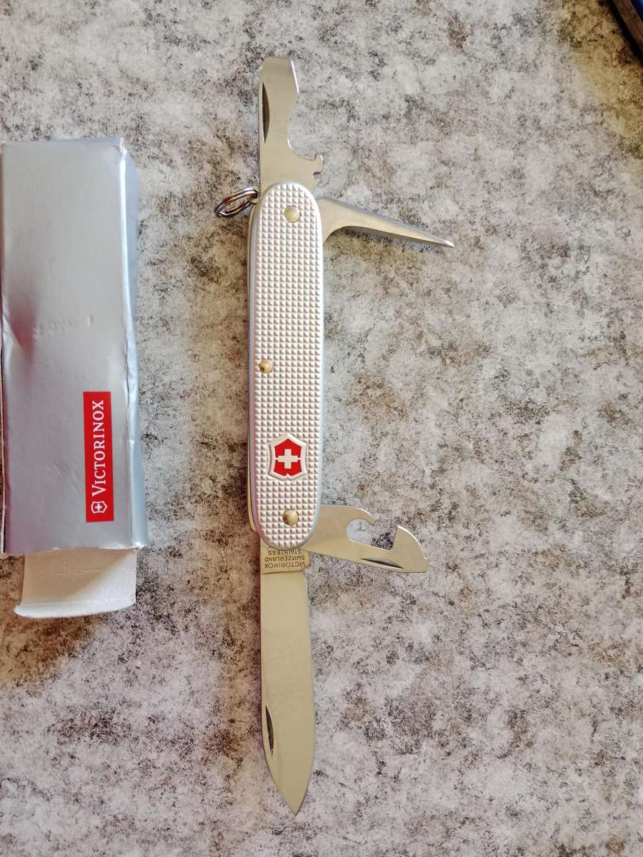 Victorinox Pioneer