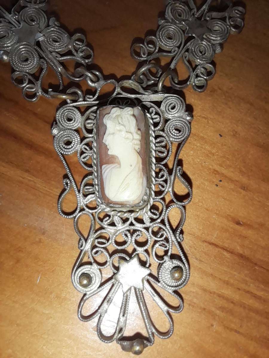 Vintage Coiled Cameo Lavelier Necklace