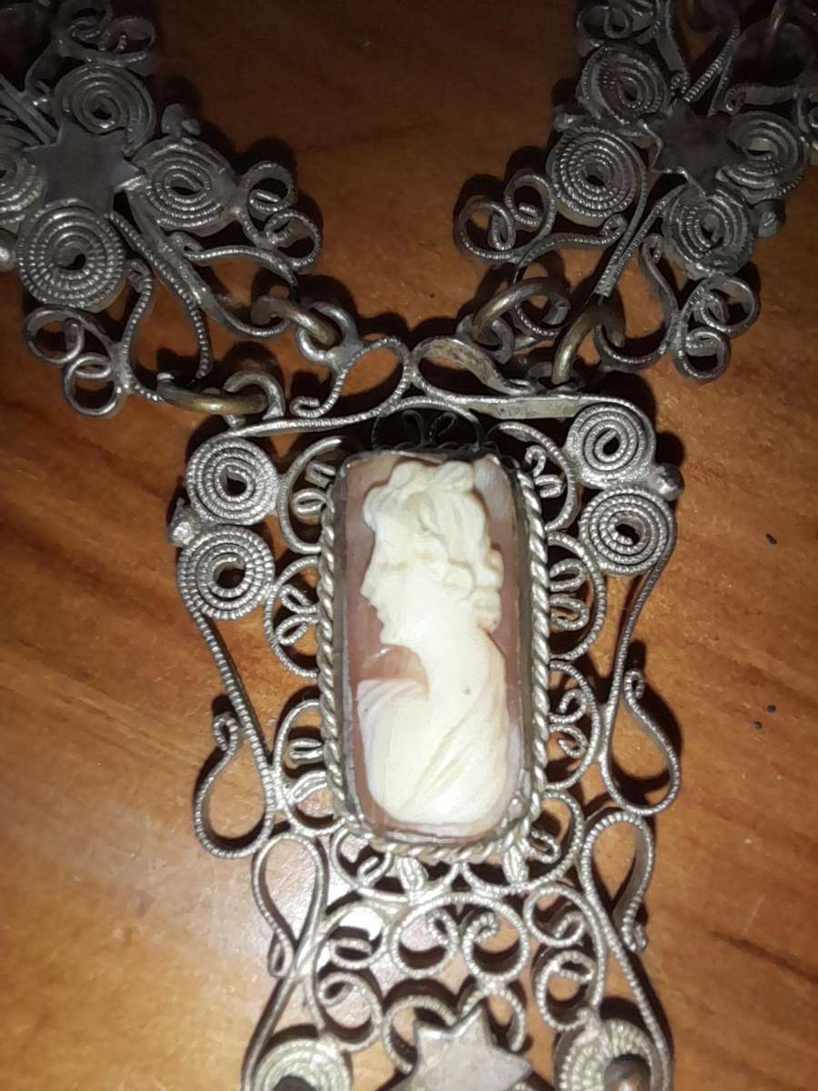 Vintage Coiled Cameo Lavelier Necklace