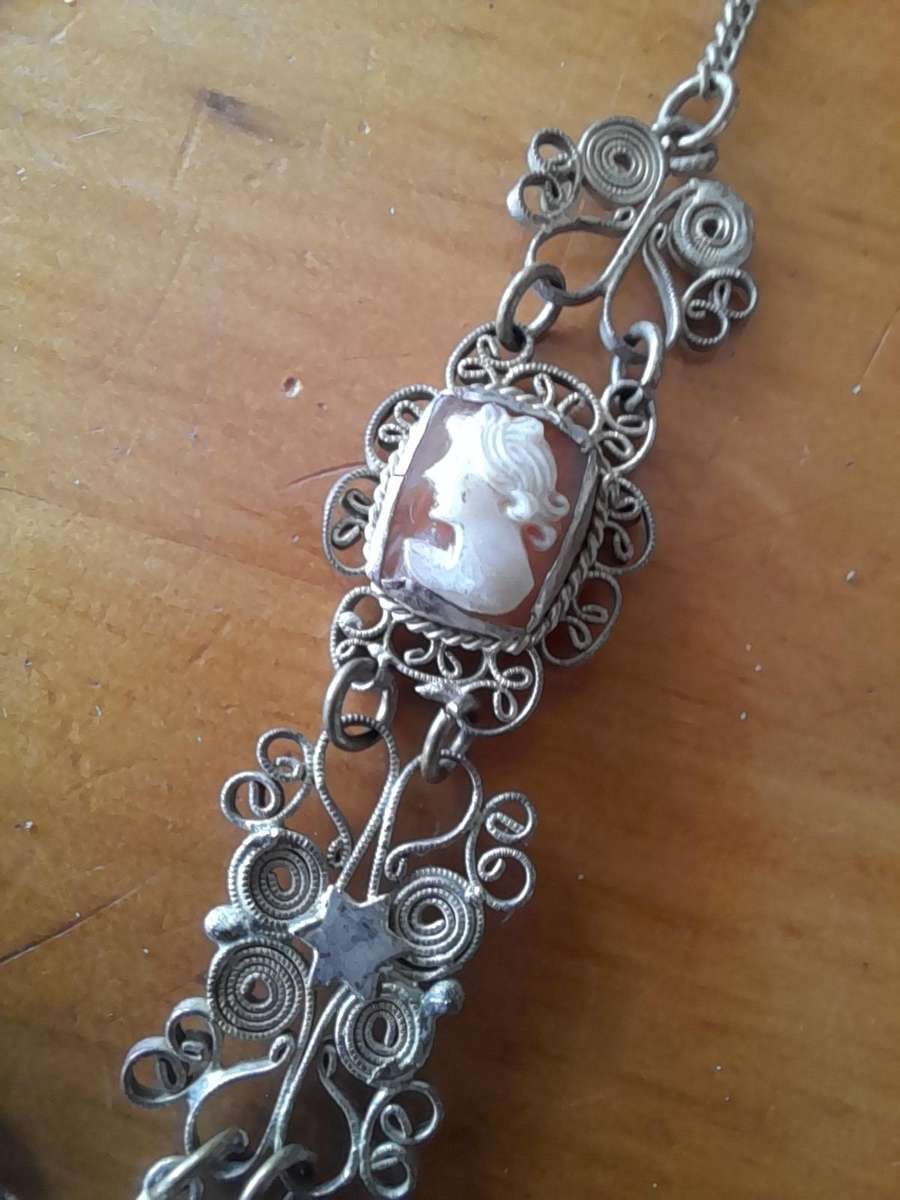 Vintage Coiled Cameo Lavelier Necklace