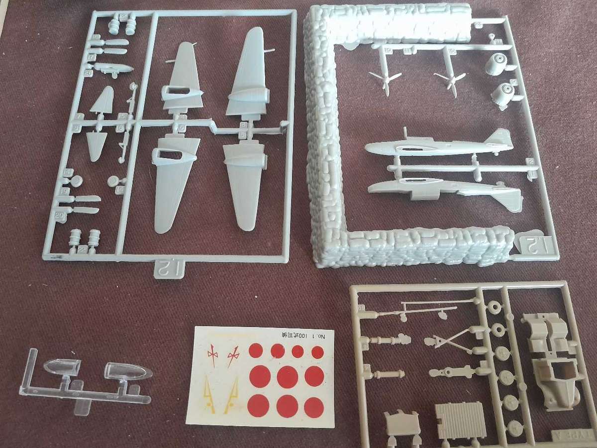 Mitsubishi Ki-46 and truck model kit