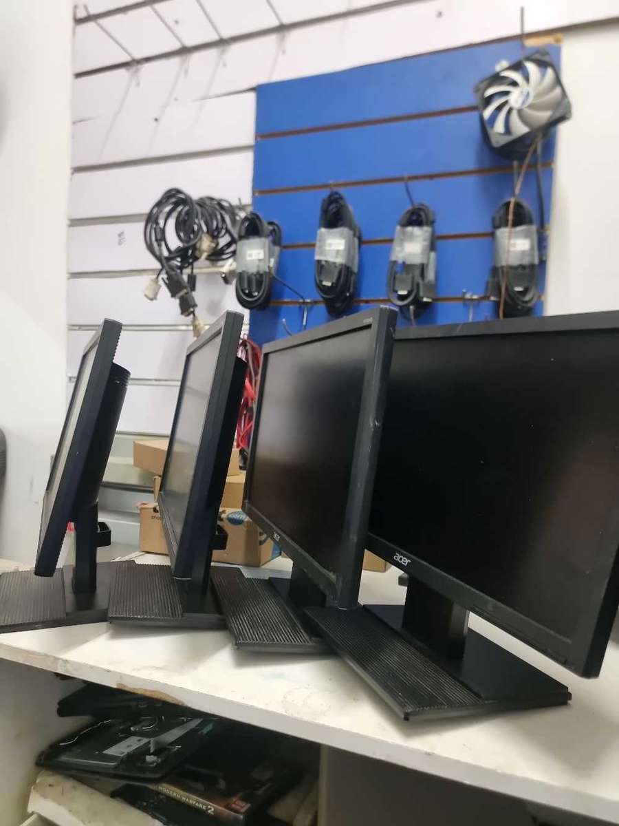 Acer extensa Desktop