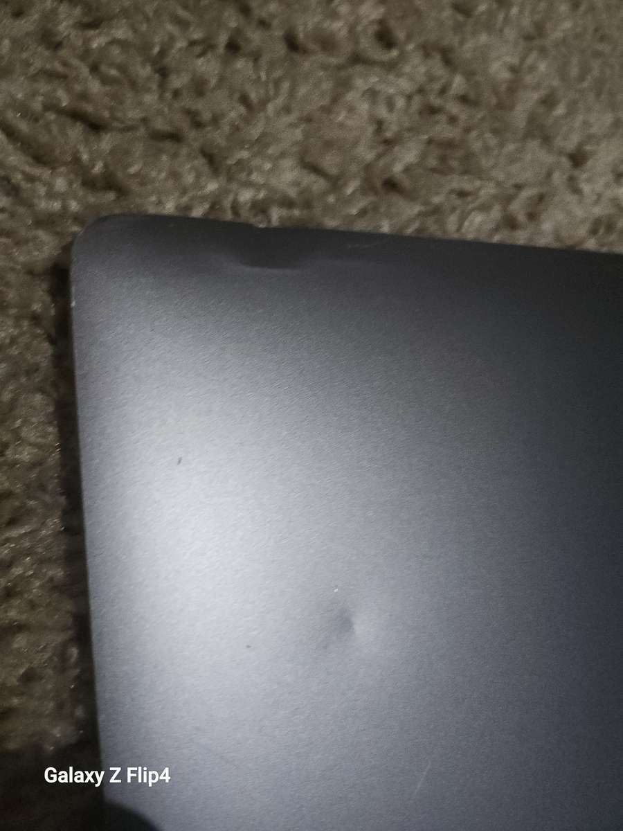 MACBOOK AIR M1 2020 256 NVME 8GIG RAM MacOs SEQUOIA