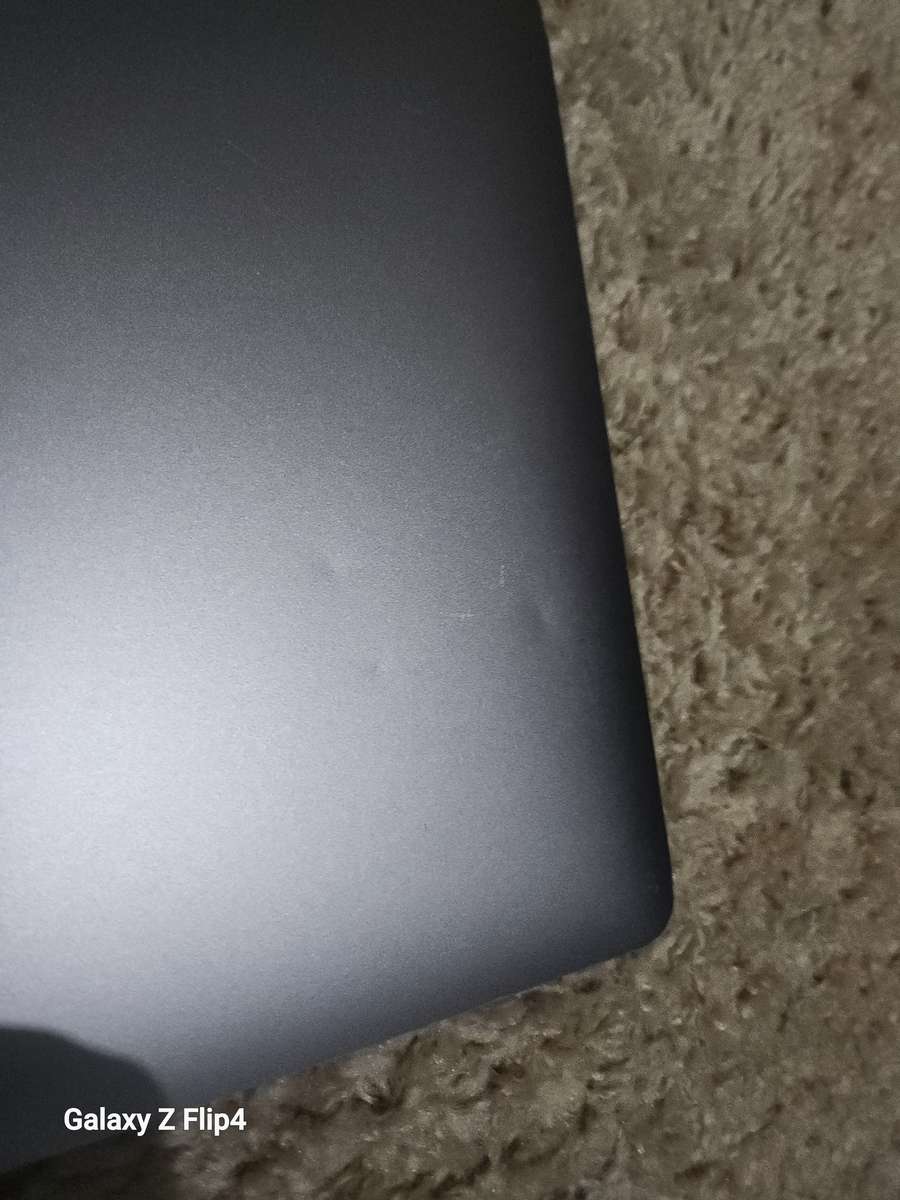 MACBOOK AIR M1 2020 256 NVME 8GIG RAM MacOs SEQUOIA