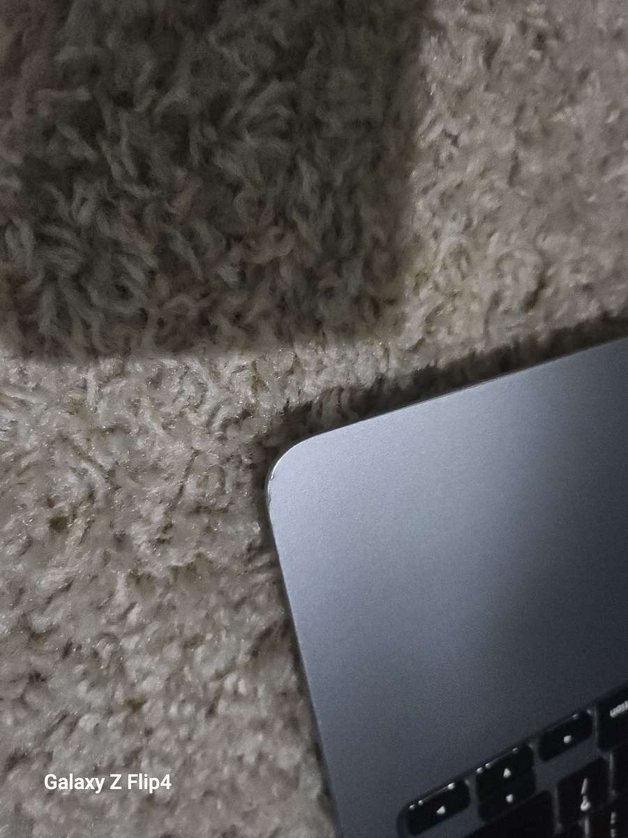 MACBOOK AIR M1 2020 256 NVME 8GIG RAM MacOs SEQUOIA