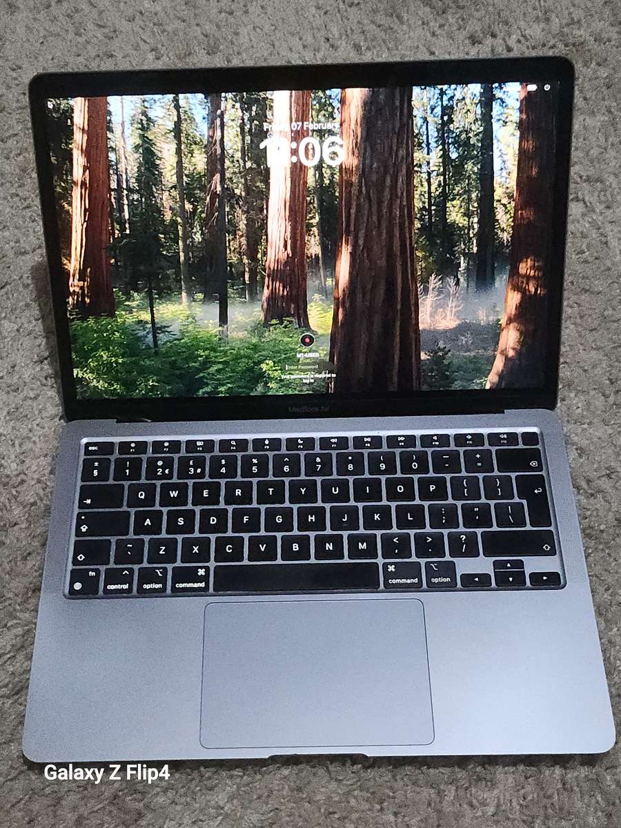 MACBOOK AIR M1 2020 256 NVME 8GIG RAM MacOs SEQUOIA