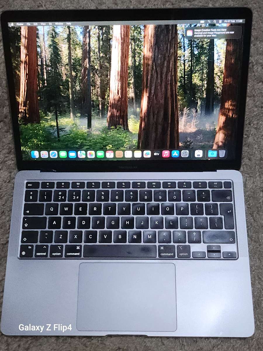 MACBOOK AIR M1 2020 256 NVME 8GIG RAM MacOs SEQUOIA
