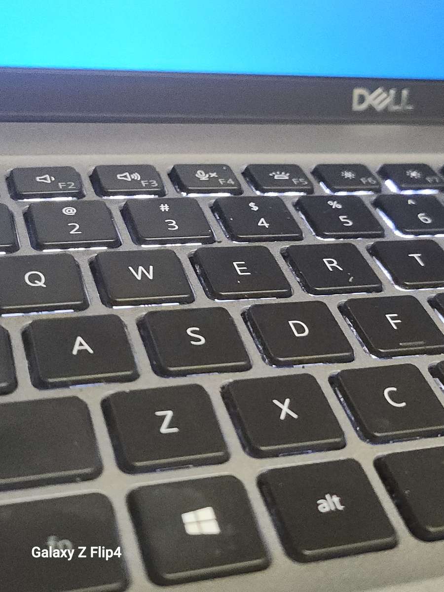 Dell latitude 5420 core i5 11th gen 256nvme 16gig ram Windows 11 24h2